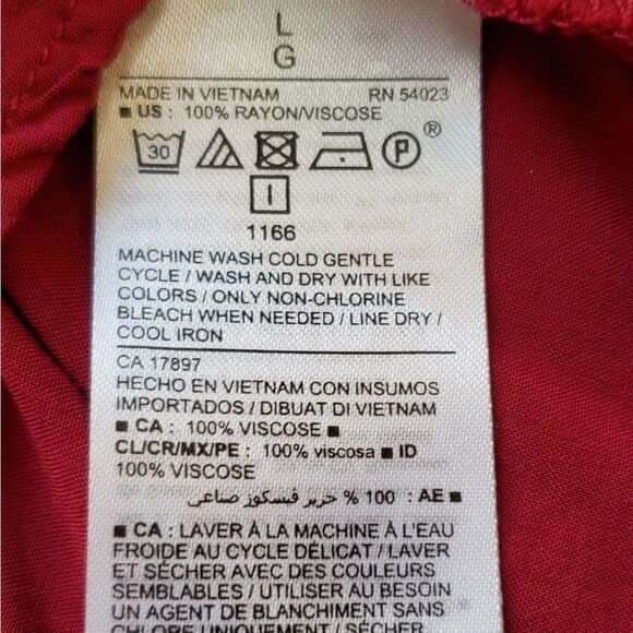 🔺️Old Navy Red Rayon Popover Long Sleeve Top Large - Picture 9 of 9